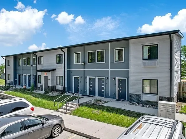 2440 SW 9th St S, Des Moines, IA 50315