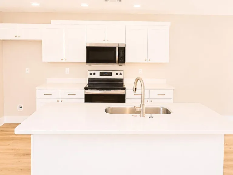 5402 Lotus St — Photo 8