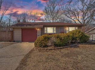 2807 SW McAlister Ave, Topeka, KS 66614