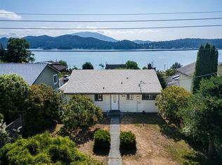 614 Glen Rd, Gibsons, BC V0N1V9