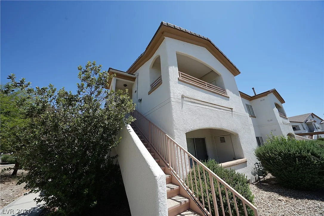 2 bed, 2.0 bath, 958 sqft, $1,340 — Photo 3