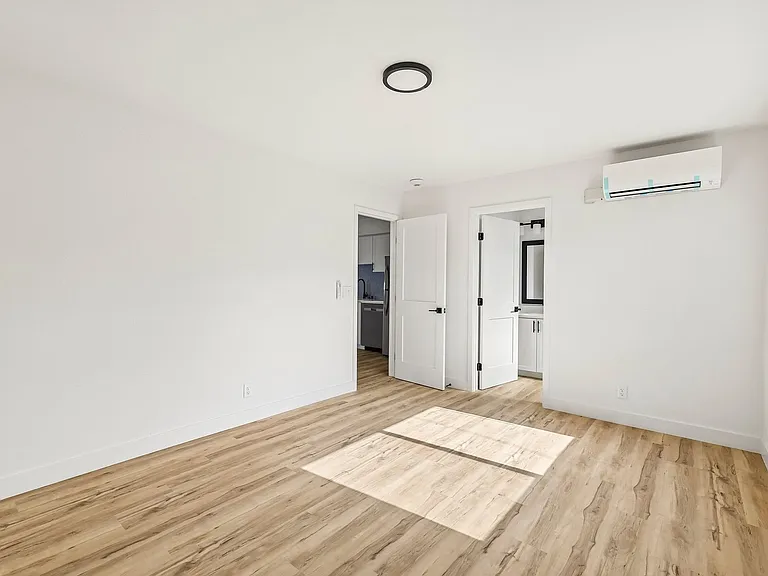 The Crest |NEWLY Renovated Studios, Lofts, 1, 2 & 3 Bedroom Homes Near the Beach — Photo 36