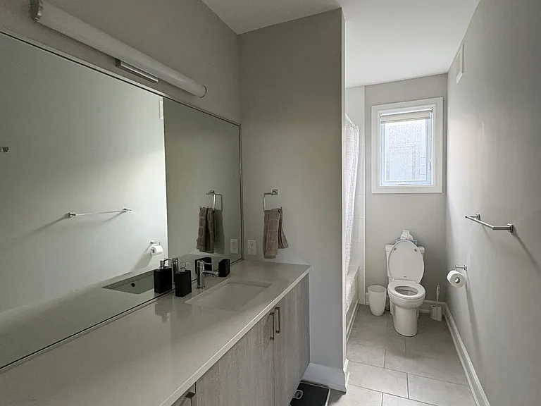341 Tweedsmuir Ave #D — Photo 24