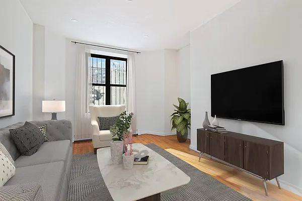 Rented by SERHANT. | media 17