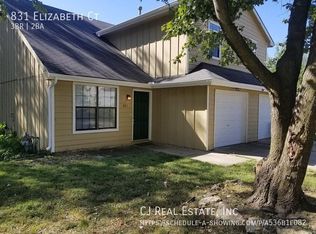 831 Elizabeth Ct, Liberty, MO 64068