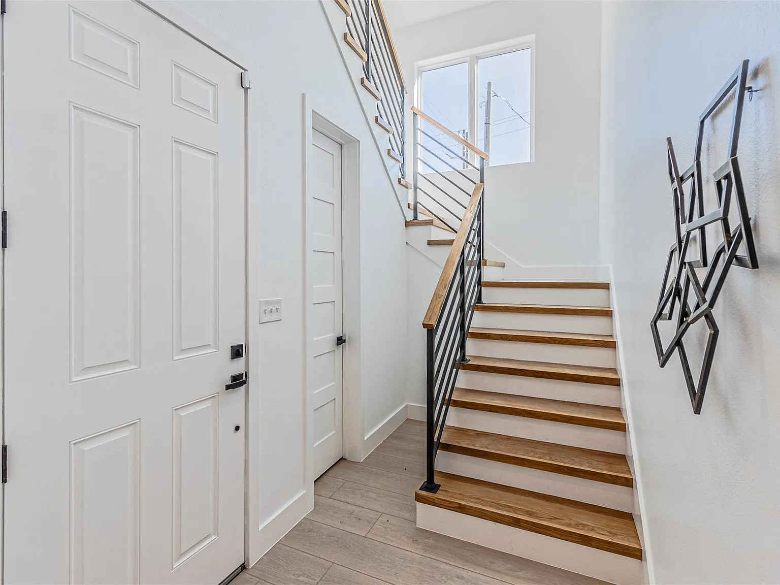 3 bed, 2.5 bath, 2862 sqft, $5,000 — Photo 4