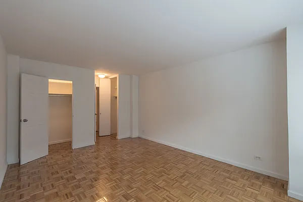 Rented by Solow Realty | media 4