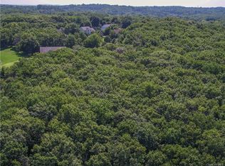 36 Powder Horn Dr, Suffern, NY 10901