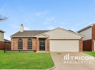 403 Hollyberry Dr, Mansfield, TX 76063