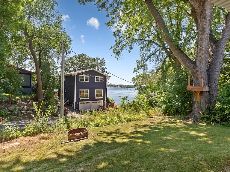 Lakeviews.