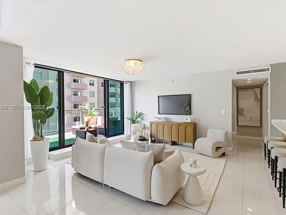 2nd image of 1111 SW 1st Ave #721-N