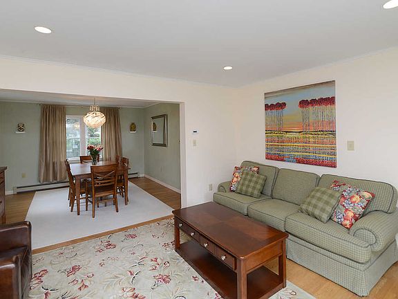 4th image of 27 Clunie Ave