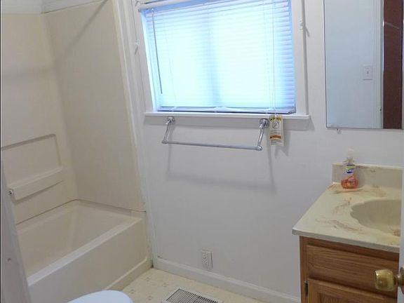 4th image of 2309 N 22nd St