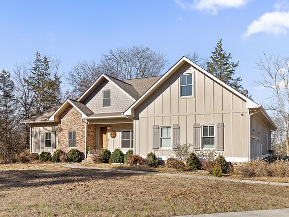 3rd image of 210 Creeks Bend Dr