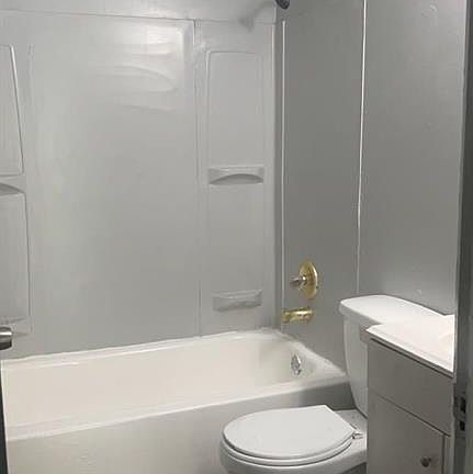 3rd image of 10321 Earl Dr