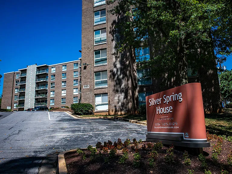 Silver Spring House Property Entrance Sign