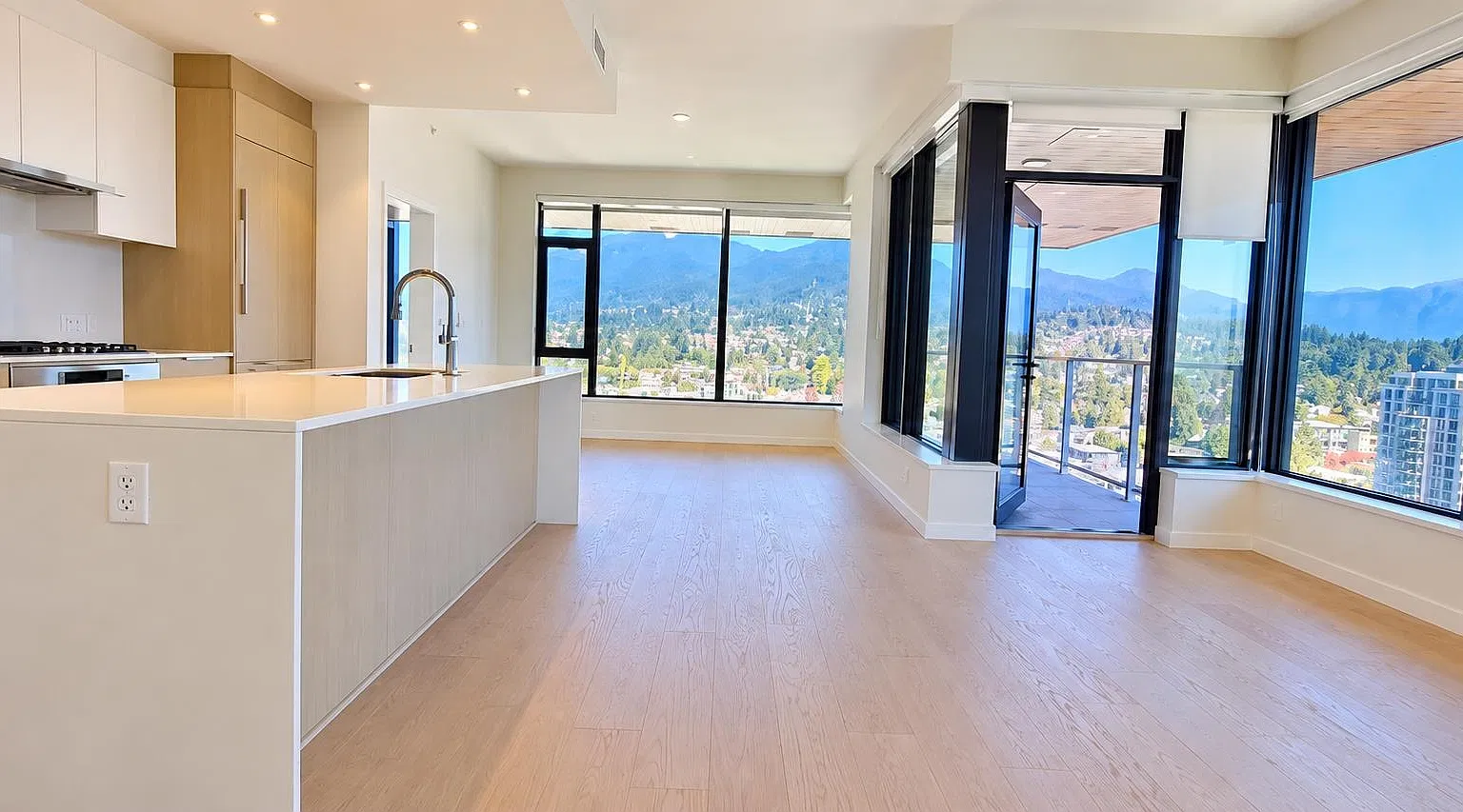 2 bed, 960 sqft, $4,200 — Photo 3