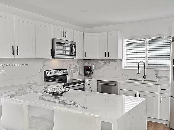 3rd image of 3705 Garden Lane