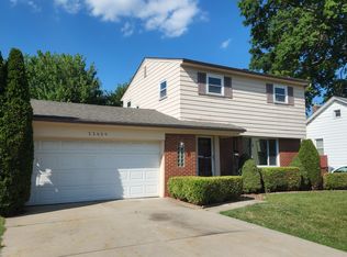 22409 Stephens St, Saint Clair Shores, MI 48080