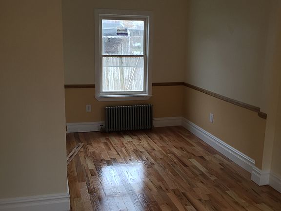 5th image of 225-20. 141 Ave