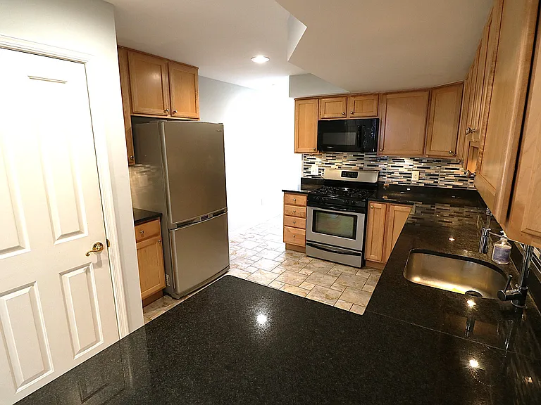 316 S Duncan St — Photo 5