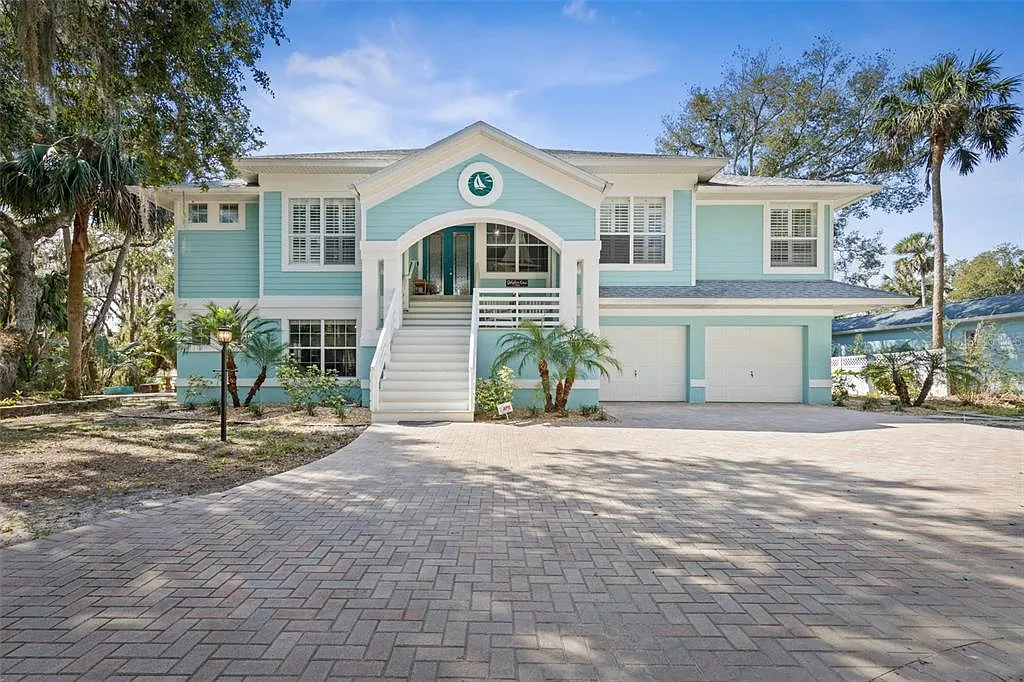 4 bed, 3.0 bath, 3864 sqft, $5,450 — Photo 1