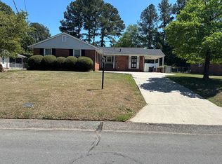 525 Waterbury Dr, Fayetteville, NC 28311