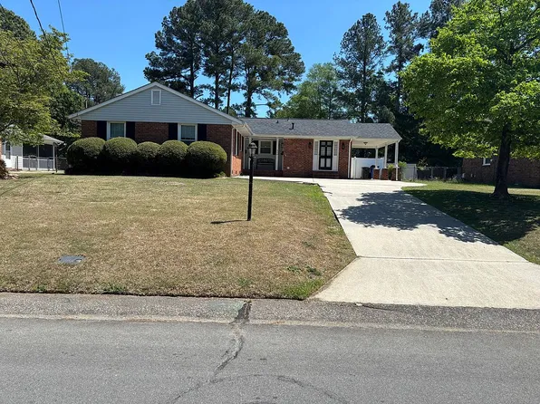 525 Waterbury Dr, Fayetteville, NC 28311