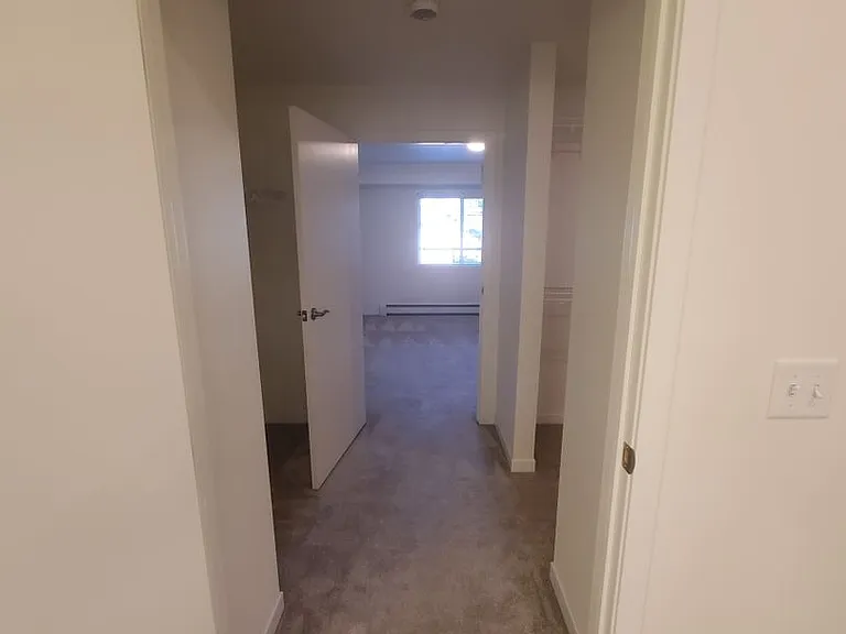 899 Barrett St N — Photo 34
