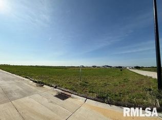 6314 Ryan Rd, Bettendorf, IA 52722