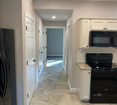 4th image of 1505 Southwest Blvd #207