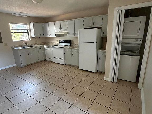 3rd image of 124 Cordell Dr