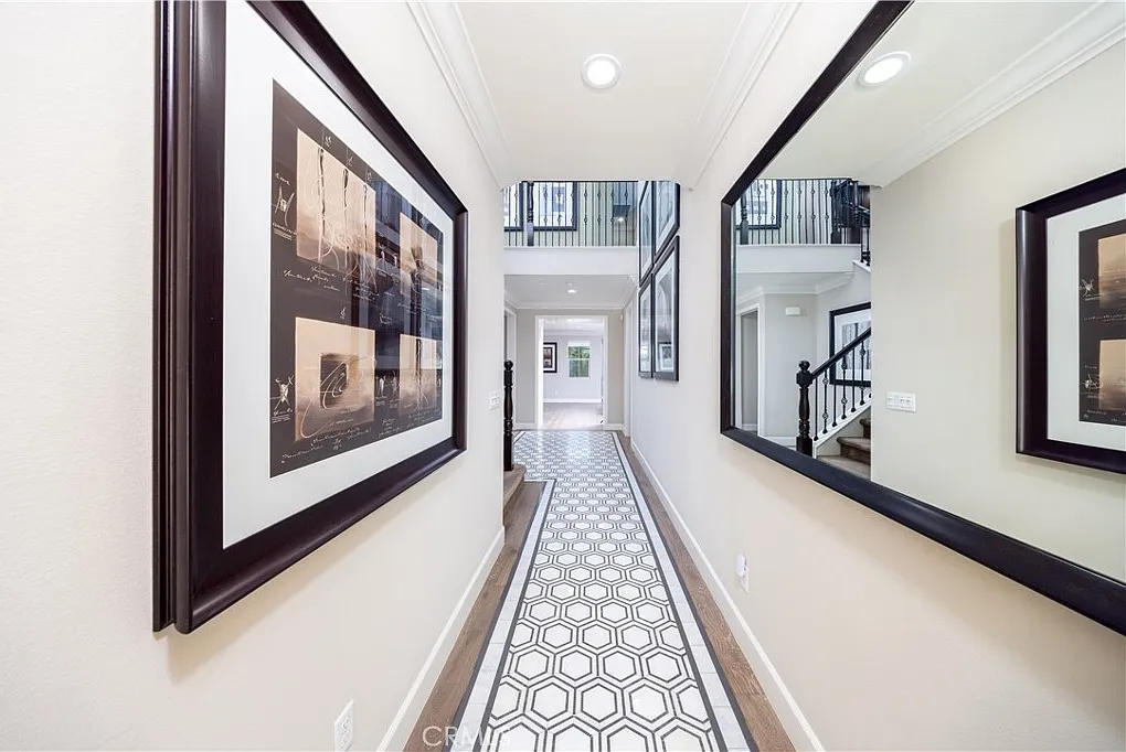 5 bed, 4.5 bath, 3257 sqft, $4,350 — Photo 3
