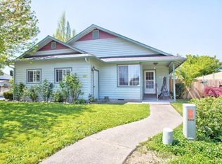 1011 Rainwood Ln, Grants Pass, OR 97527