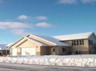 121 Waterford Ct, Winona, MN 55987