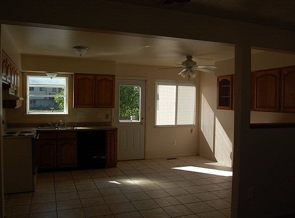 3rd image of 141 Glenn Pl