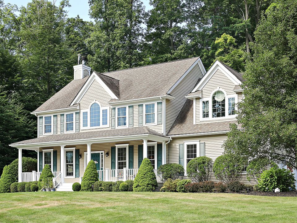 1st image of 2665 Deer St