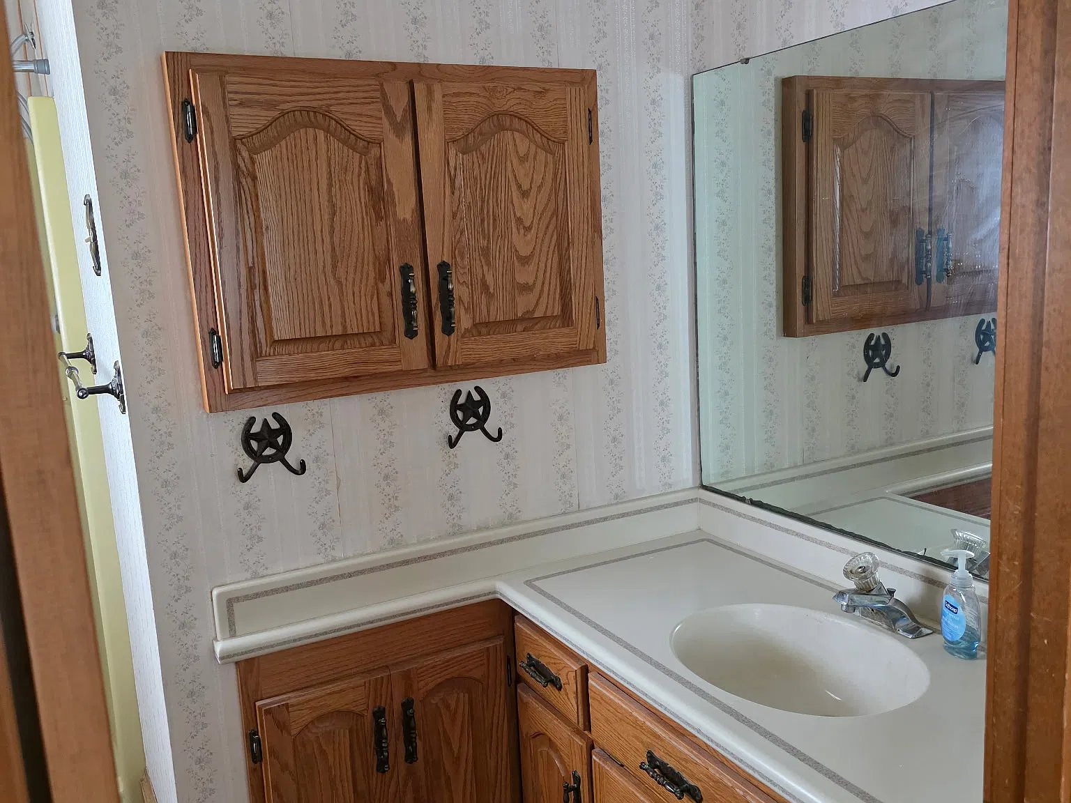 3 bed, 2200 sqft, $2,400 — Photo 3