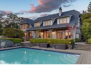 2766 Sea View Rd, Saanich, BC V8N1K8