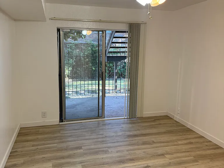 5212 Fleetwood Oaks Ave #102 — Photo 8