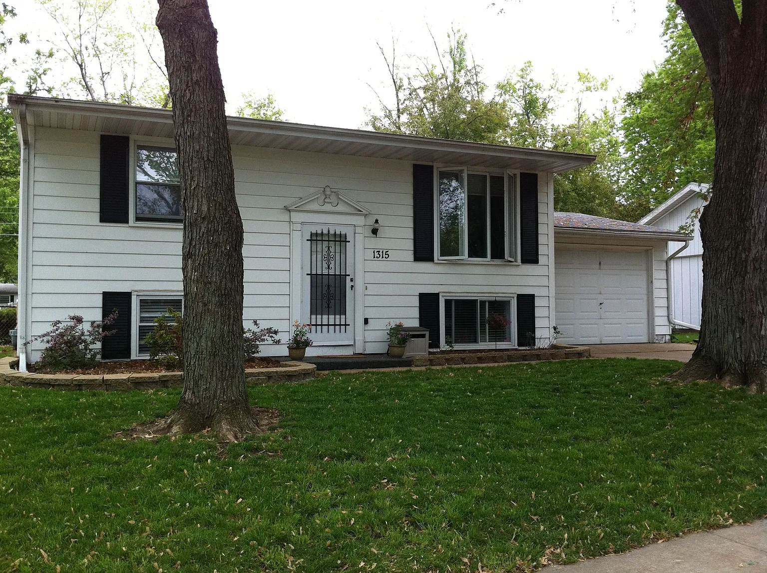 1315 Mount Vernon Dr photo 1