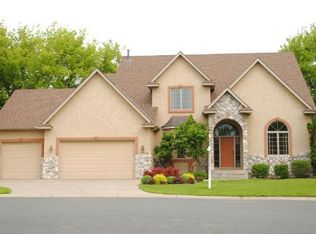 8913 Willowby Xing, Maple Grove, MN 55311