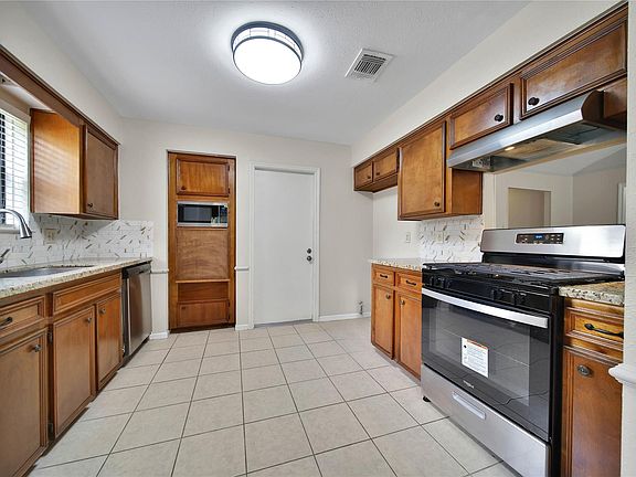 5th image of 2770 Tinechester Dr