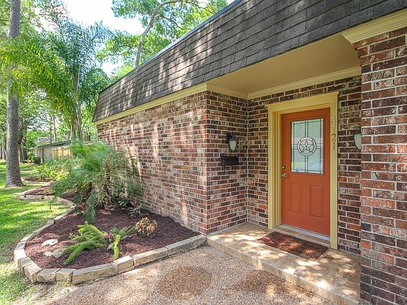 2nd image of 3721 Manor Ln