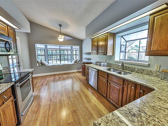 4th image of 2107 Wekiwa Oaks Dr