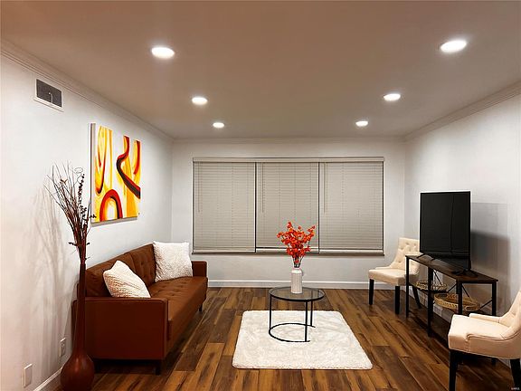 3rd image of 5 Delcrest Ct APT 102