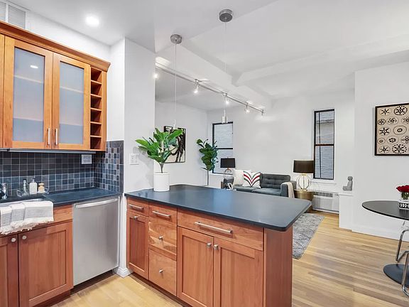 3rd image of 23 10th St APT 222