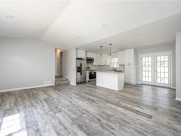 405 Concord Woods Dr SE — Photo 3