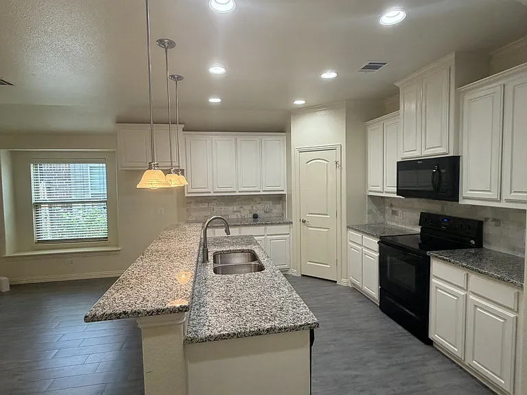 1966 De Berry Ln — Photo 6