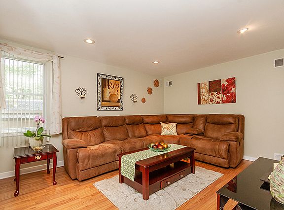 4th image of 2442 Elder Ln